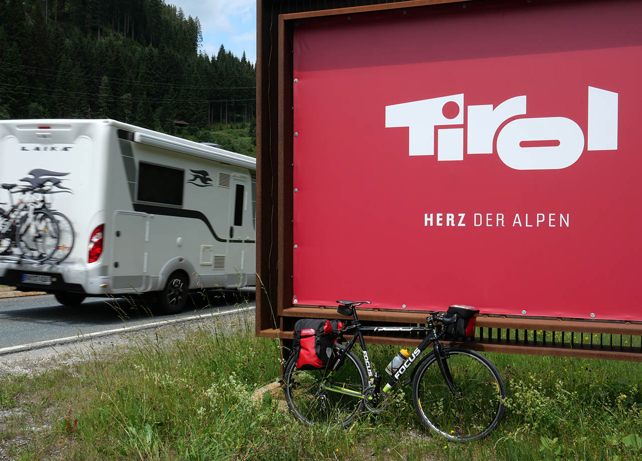Tirol Plakat am Pass Thurn